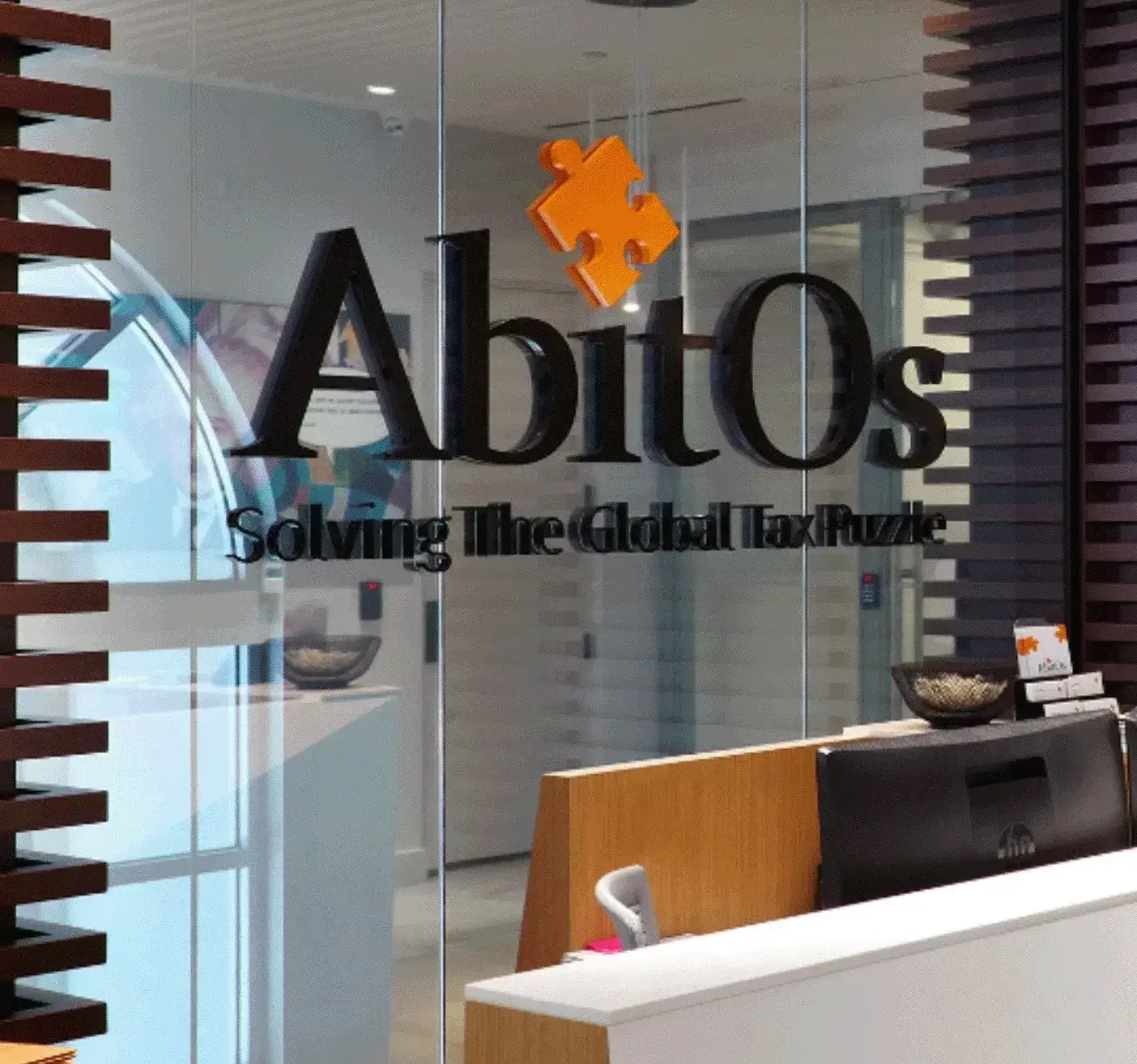 6720a6e0fd99b802a9919b34_AbitOs-Front-Desk-1