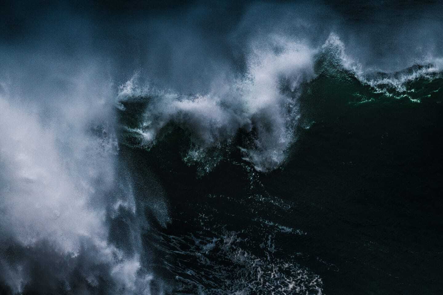 nls-1811-portugal-collapsing-mountains-of-water-banner